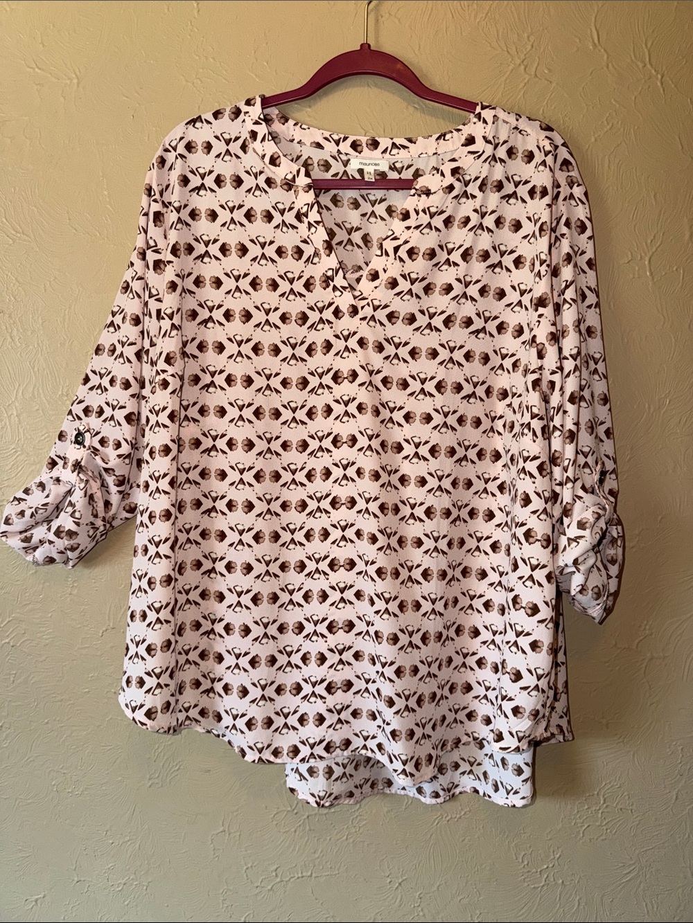 Maurice’s plus 2x never worn  Pink/brown Patterned V-Neck Blouse